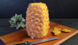 Ananas Pratik, Kolay ve Hızlı Bir Biçimde Soymanın Farklı Yolları