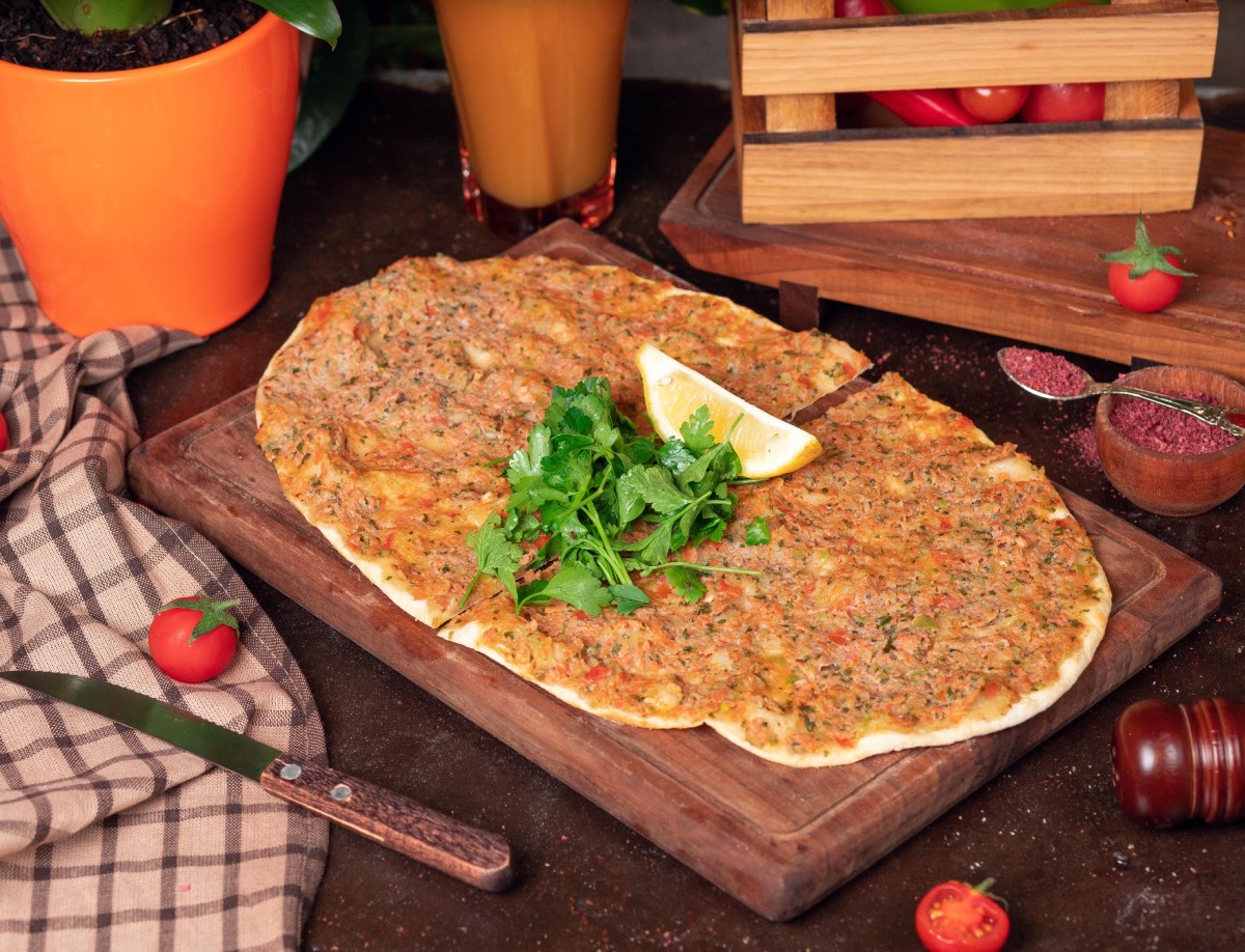 Lahmacun Hamuru Nasıl Yapılır Malzemeleri