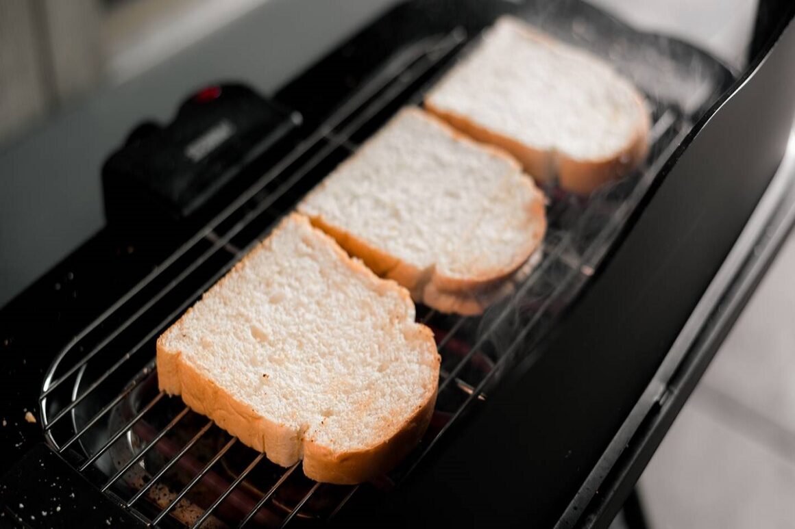 Tost Makinesini Pratik Bir Biçimde Temizlemenin En Kolay Yolları