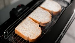 Tost Makinesini Pratik Bir Biçimde Temizlemenin En Kolay Yolları