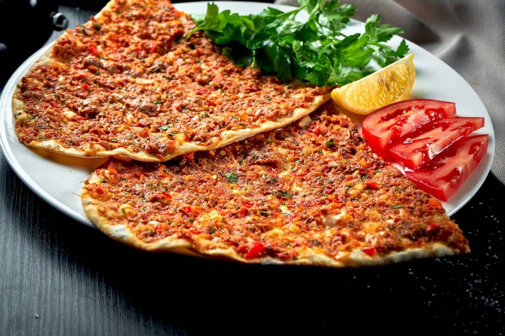 Antep Lahmacun Hamuru Nasıl Yapılır?