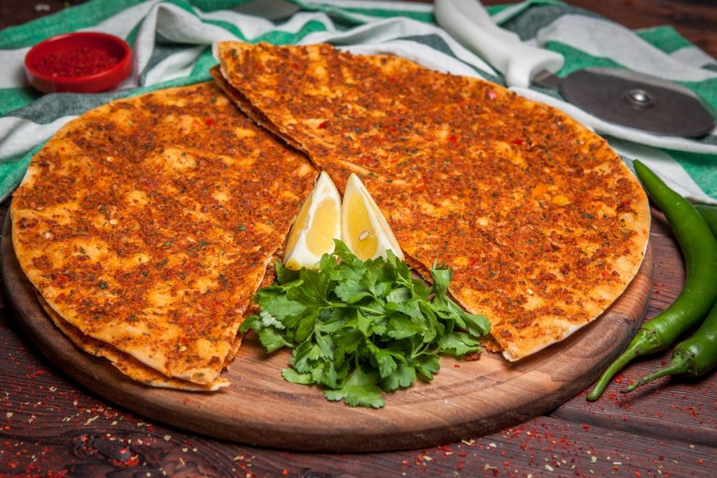 Evde Lahmacun Hamuru Nasıl Yoğrulur?