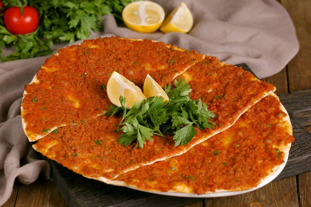 Lahmacun Hamuru Malzemeleri Nelerdir?