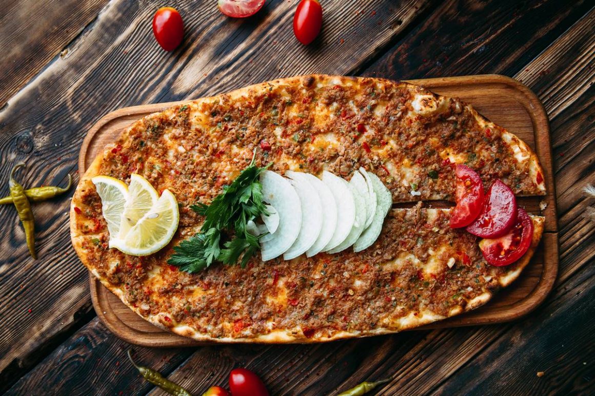 Lahmacun Hamuru Nasıl Hazırlanır? Kıvamı Nasıl Olmalı?