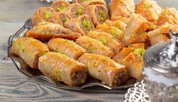 Baklava Şerbeti Nasıl Hazırlanır? Şerbet Sonradan mı Eklenir?