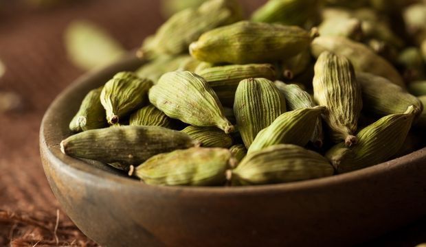 Kakule Yemeklerde Nasıl Kullanılır? Faydaları, Zararları ve Kalorisi